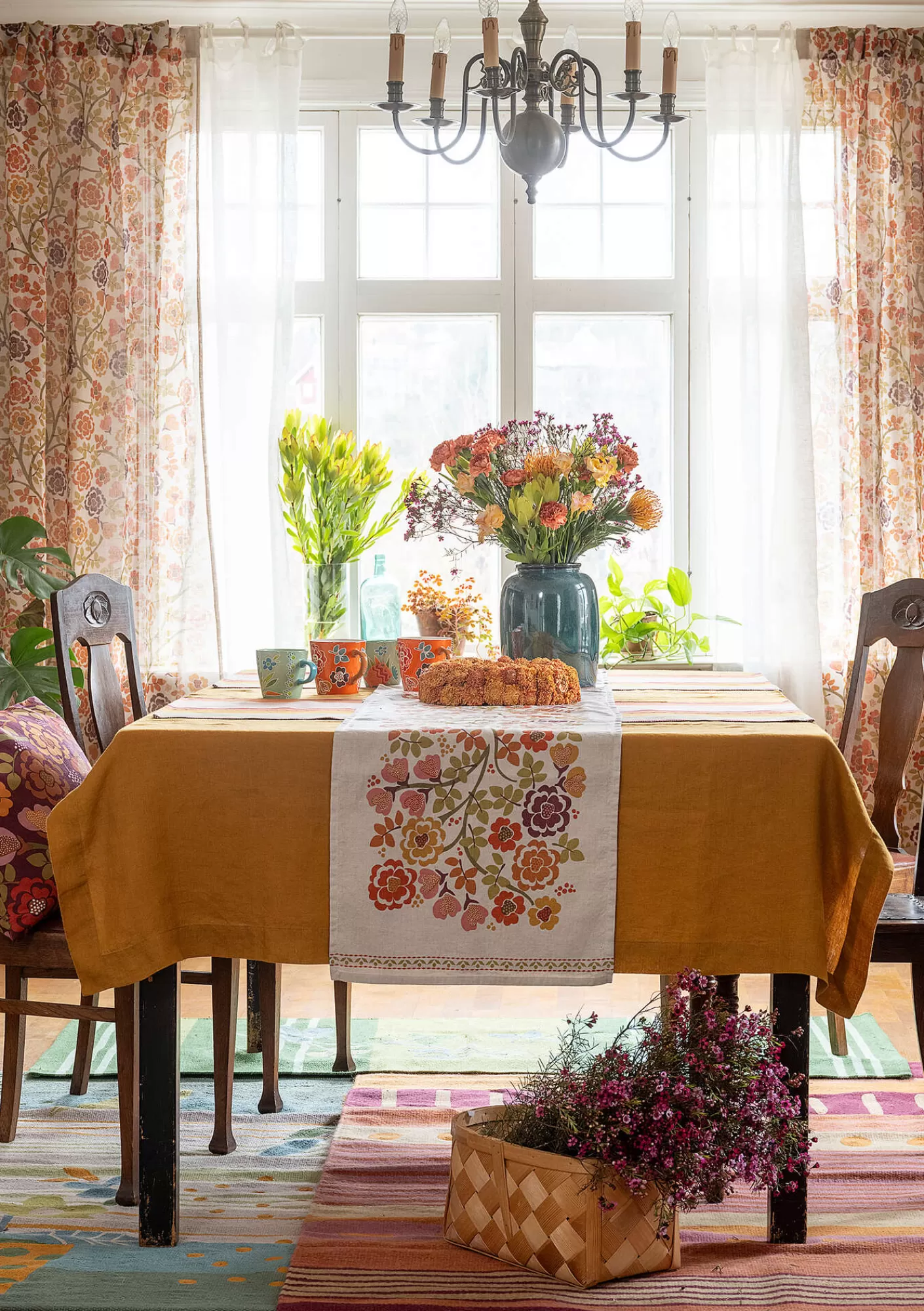 Gudrun Sjödén Kaitaliina "Wild rose" pellavaa ja puuvillaa- Pöytäliinat | Keittiö Ja Ruokailutila