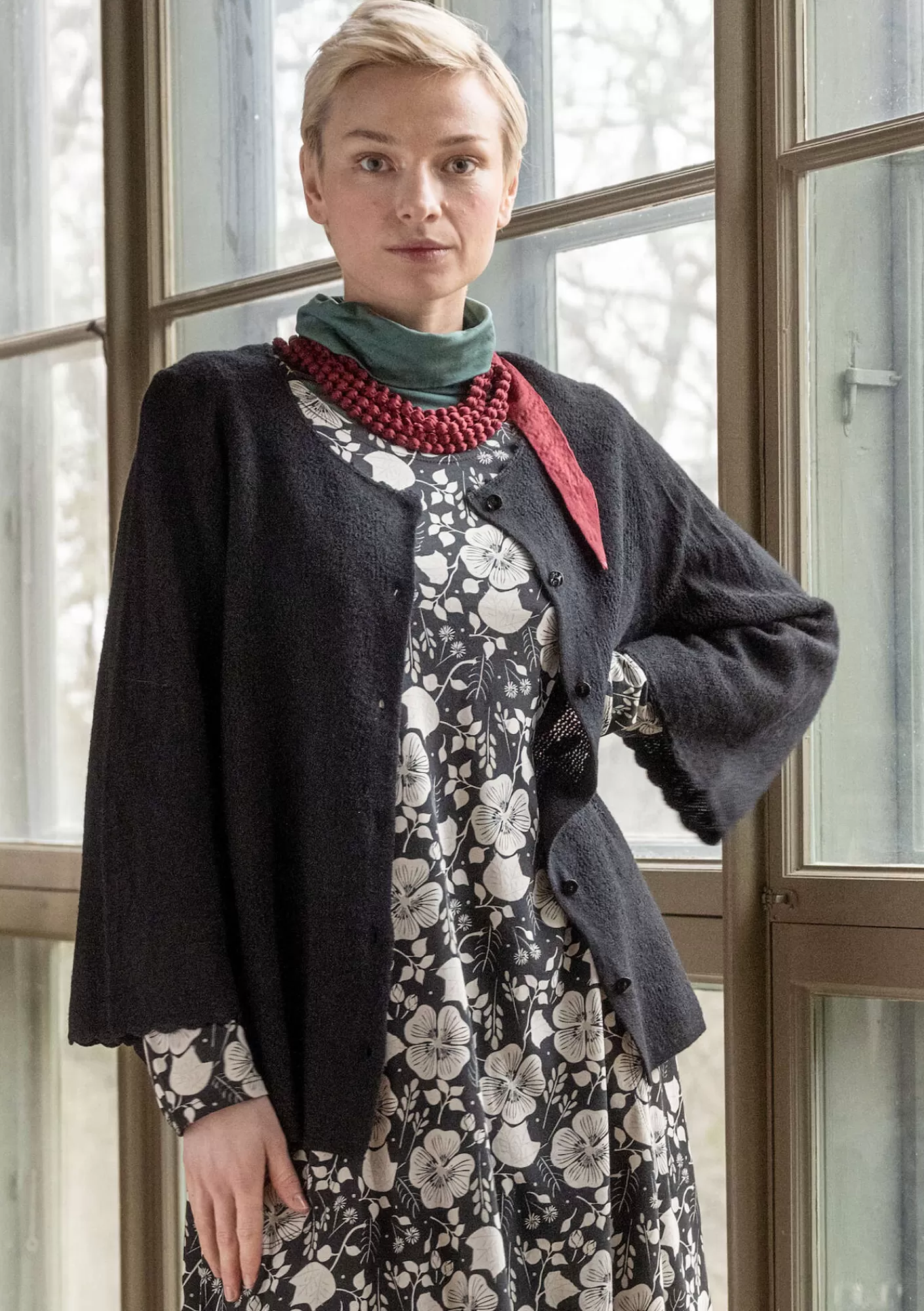Gudrun Sjödén Reikäneuloksinen neuletakki "Blomstra" huovutettua villaa- Neuletakit